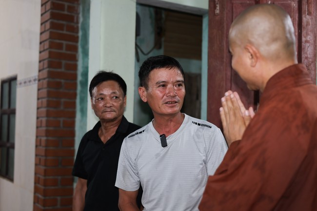 Disaster relief in Thanh Hoa province in the pagoda's Charity activities