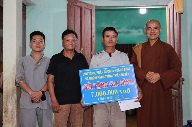 Disaster relief in Thanh Hoa province in the pagoda's Charity activities