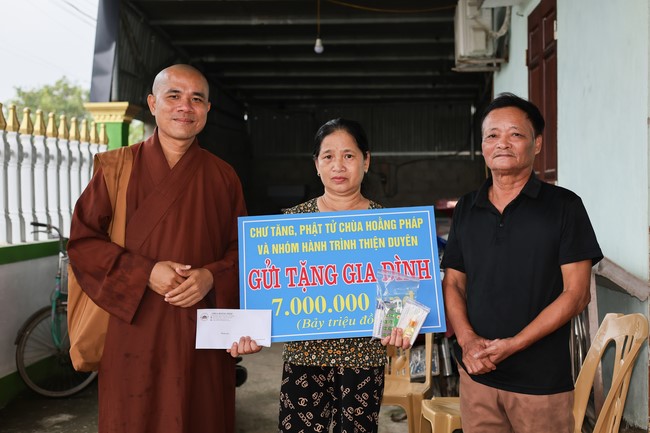Disaster relief in Thanh Hoa province in the pagoda's Charity activities
