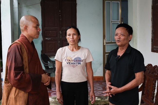 Disaster relief in Thanh Hoa province in the pagoda's Charity activities