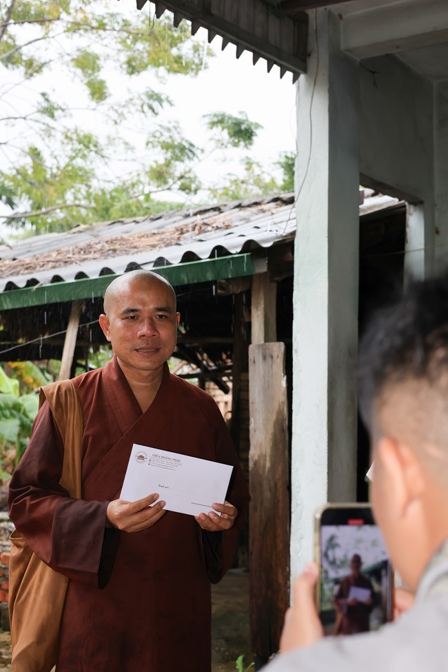 Disaster relief in Thanh Hoa province in the pagoda's Charity activities
