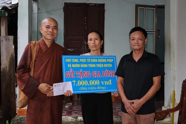 Disaster relief in Thanh Hoa province in the pagoda's Charity activities