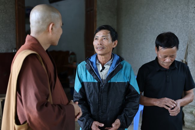 Disaster relief in Thanh Hoa province in the pagoda's Charity activities