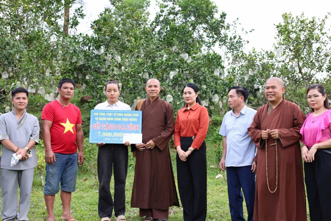 Disaster relief in Ha Tinh province in the pagoda's charity activities