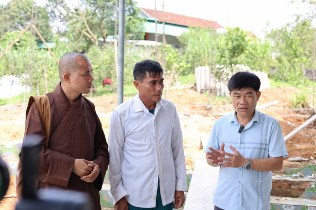 Disaster relief in Ha Tinh province in the pagoda's charity activities