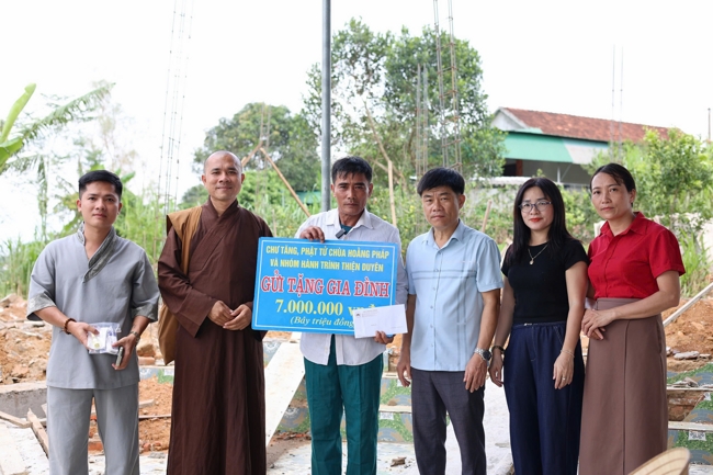 Disaster relief in Ha Tinh province in the pagoda's charity activities