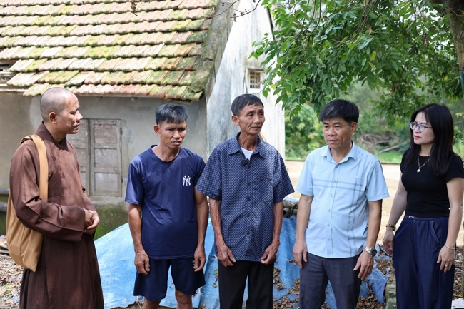 Disaster relief in Ha Tinh province in the pagoda's charity activities