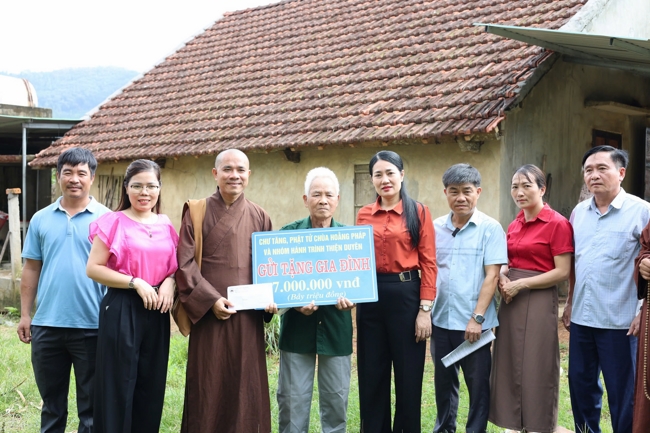 Disaster relief in Ha Tinh province in the pagoda's charity activities