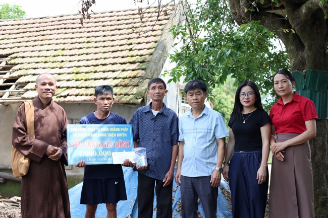Disaster relief in Ha Tinh province in the pagoda's charity activities