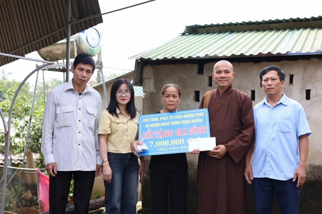 Disaster relief in Ha Tinh province in the pagoda's charity activities