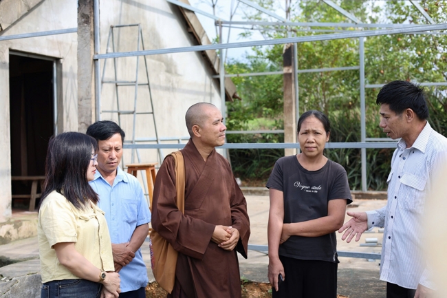 Disaster relief in Ha Tinh province in the pagoda's charity activities