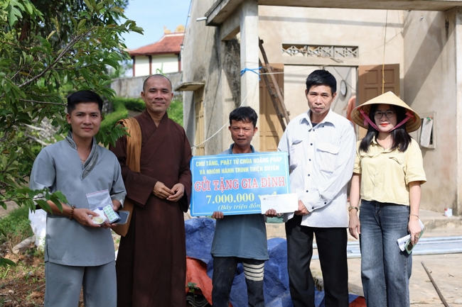 Disaster relief in Ha Tinh province in the pagoda's charity activities