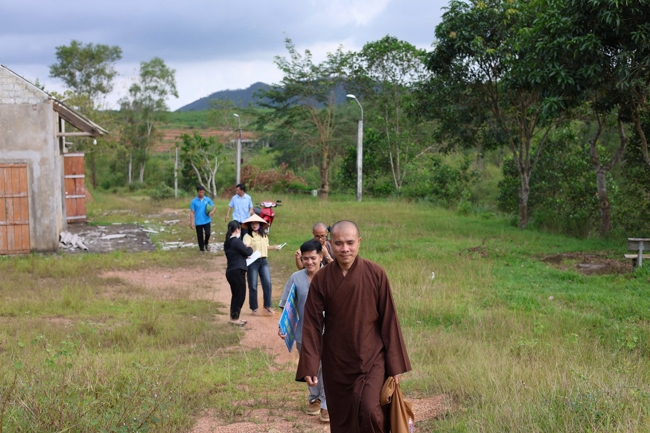 Disaster relief in Ha Tinh province in the pagoda's charity activities