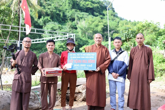 Disaster relief in Nghe An province in the pagoda's charity activities
