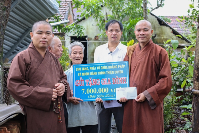 Disaster relief in Nghe An province in the pagoda's charity activities