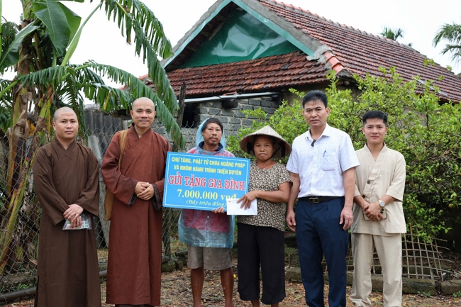 Disaster relief in Nghe An province in the pagoda's charity activities