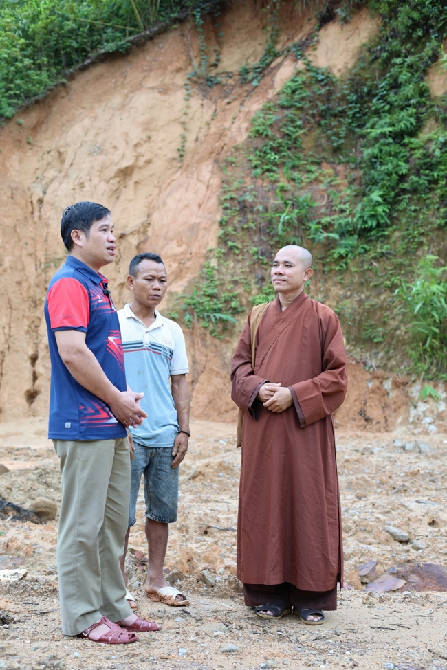 Disaster relief in Nghe An province in the pagoda's charity activities