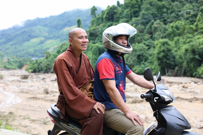 Disaster relief in Nghe An province in the pagoda's charity activities