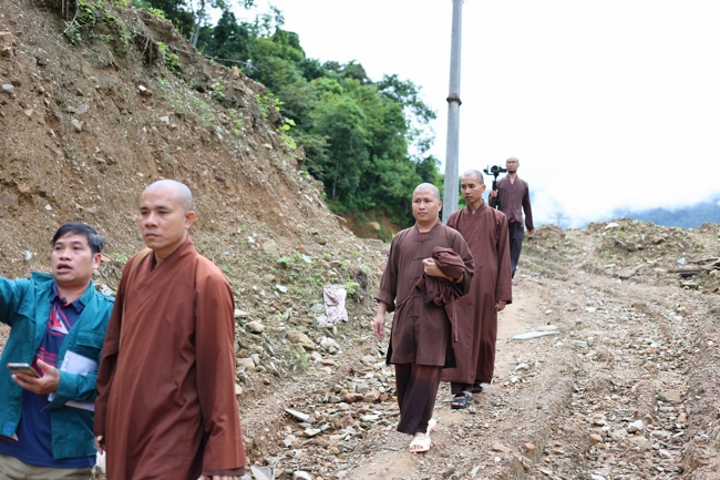 Disaster relief in Nghe An province in the pagoda's charity activities