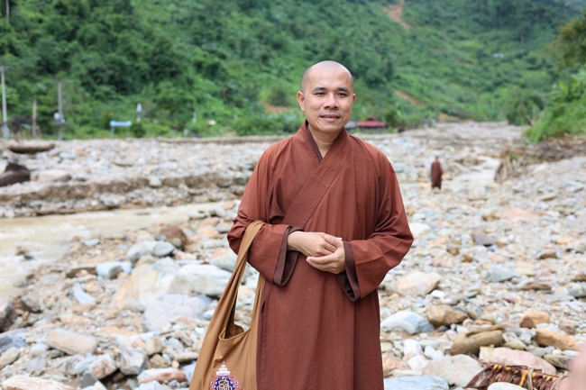 Disaster relief in Nghe An province in the pagoda's charity activities