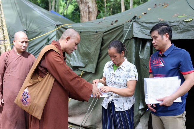 Disaster relief in Nghe An province in the pagoda's charity activities
