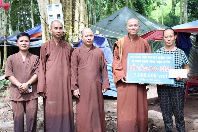 Disaster relief in Nghe An province in the pagoda's charity activities