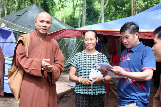 Disaster relief in Nghe An province in the pagoda's charity activities