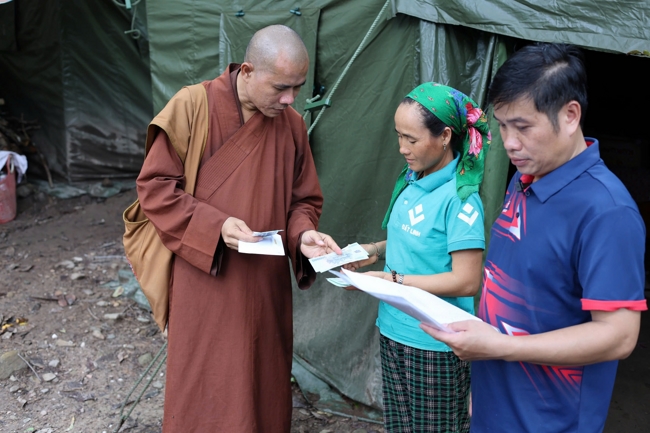Disaster relief in Nghe An province in the pagoda's charity activities