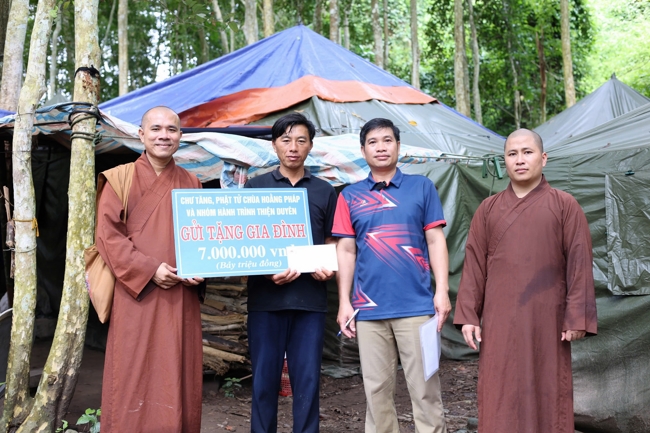 Disaster relief in Nghe An province in the pagoda's charity activities