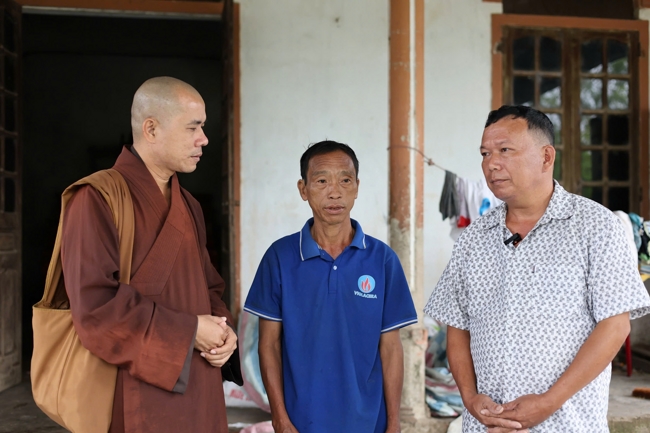 Disaster relief in Nghe An province in the pagoda's charity activities