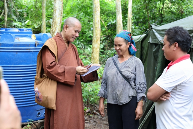 Disaster relief in Nghe An province in the pagoda's charity activities