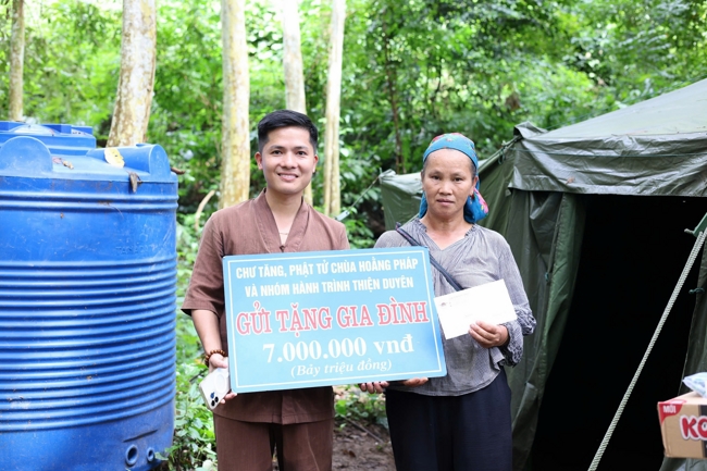 Disaster relief in Nghe An province in the pagoda's charity activities