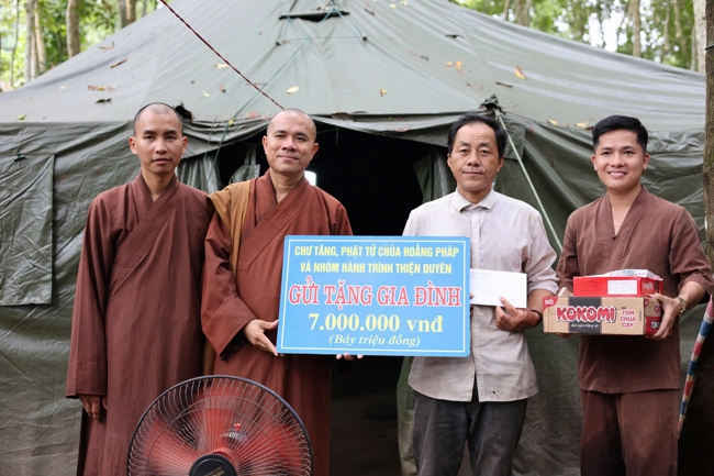 Disaster relief in Nghe An province in the pagoda's charity activities