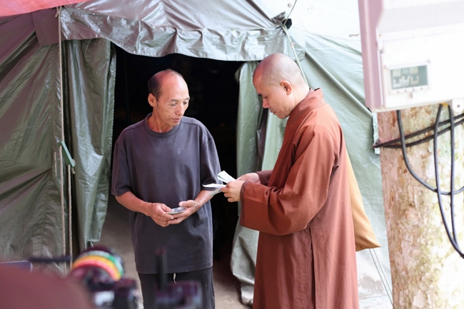Disaster relief in Nghe An province in the pagoda's charity activities