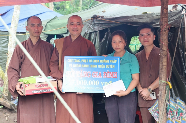 Disaster relief in Nghe An province in the pagoda's charity activities