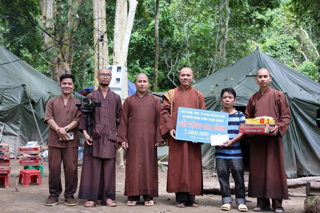 Disaster relief in Nghe An province in the pagoda's charity activities