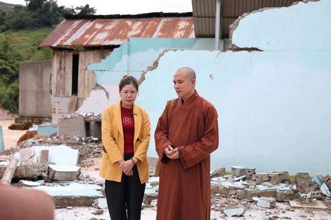 Disaster relief in Nghe An province in the pagoda's charity activities