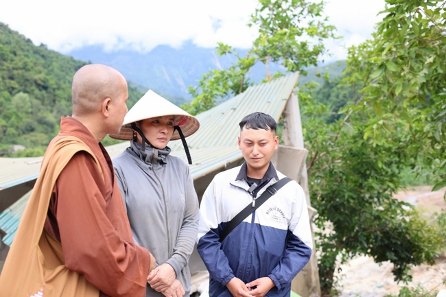Disaster relief in Nghe An province in the pagoda's charity activities