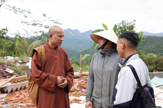 Disaster relief in Nghe An province in the pagoda's charity activities