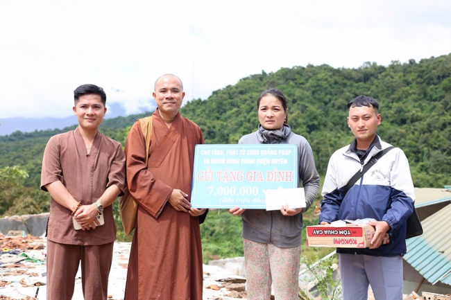 Disaster relief in Nghe An province in the pagoda's charity activities