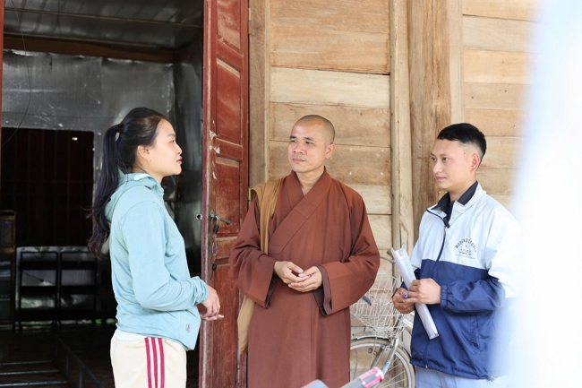Disaster relief in Nghe An province in the pagoda's charity activities