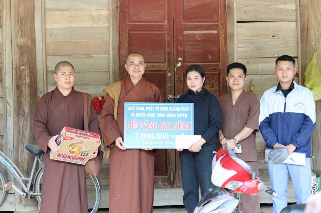 Disaster relief in Nghe An province in the pagoda's charity activities