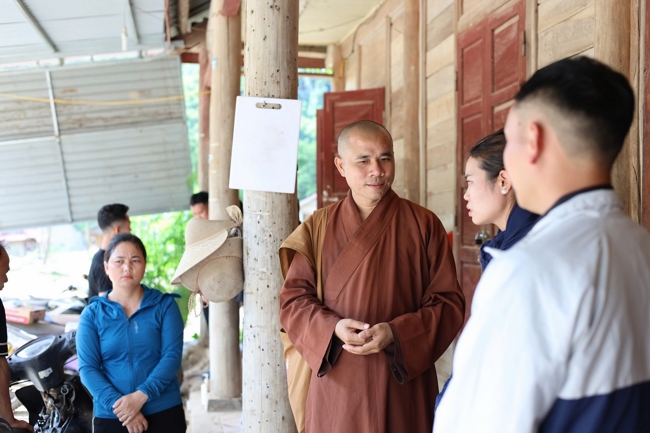 Disaster relief in Nghe An province in the pagoda's charity activities