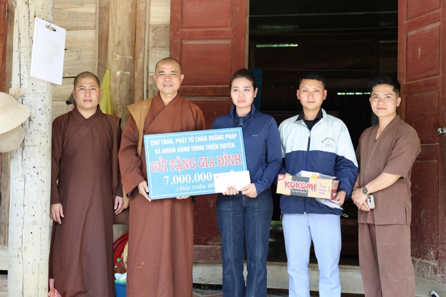 Disaster relief in Nghe An province in the pagoda's charity activities