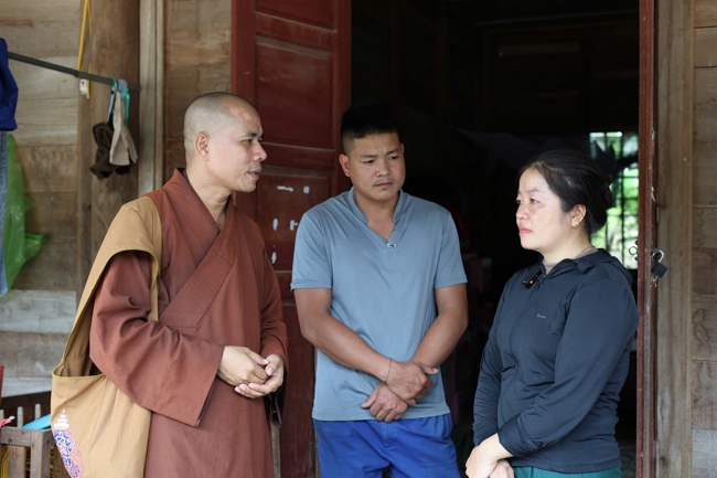 Disaster relief in Nghe An province in the pagoda's charity activities