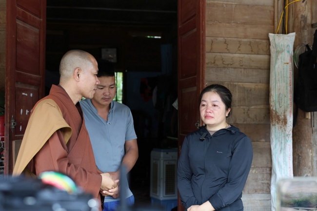 Disaster relief in Nghe An province in the pagoda's charity activities