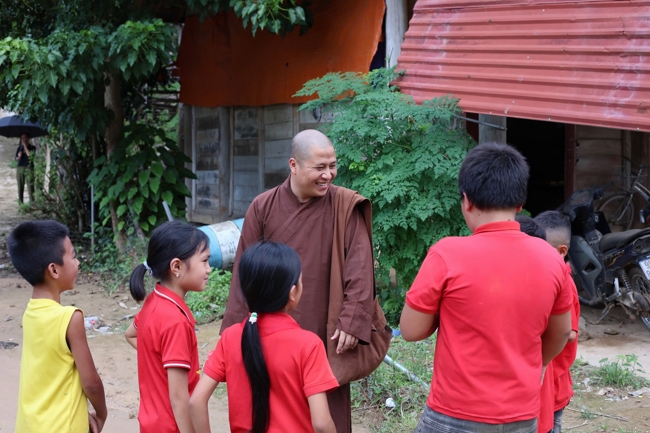 Disaster relief in Nghe An province in the pagoda's charity activities