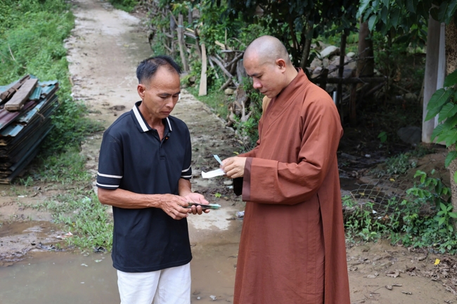 Disaster relief in Nghe An province in the pagoda's charity activities