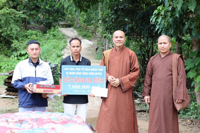 Disaster relief in Nghe An province in the pagoda's charity activities