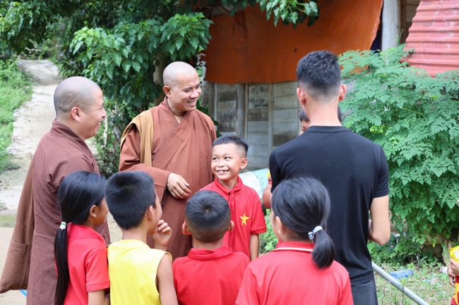 Disaster relief in Nghe An province in the pagoda's charity activities
